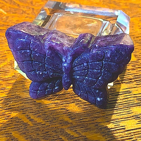 BUTTERFLY LEPIDOLITE CARVED CRYSTAL - Picture 3 of 9